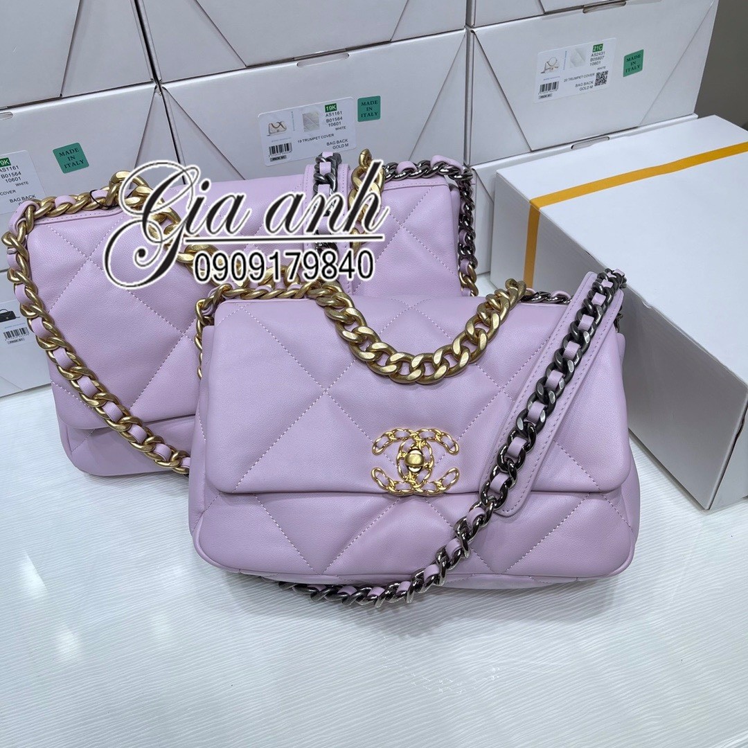 VIDEO Comparing the CHANEL Small Vs Jumbo Flap Bag pros  cons   WOAHSTYLE