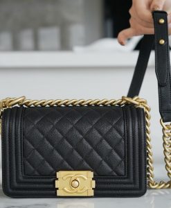 Túi Xách Chanel Boy 20 cm Màu Đen Khóa Vàng 01