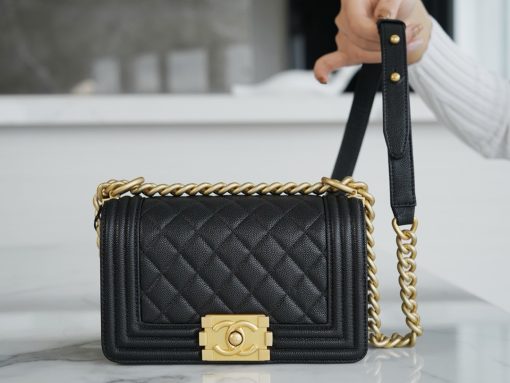 Túi Xách Chanel Boy 20 cm Màu Đen Khóa Vàng 01