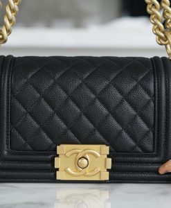 Túi Xách Chanel Boy size 20 cm da caviar Màu Đen Khóa Vàng 05