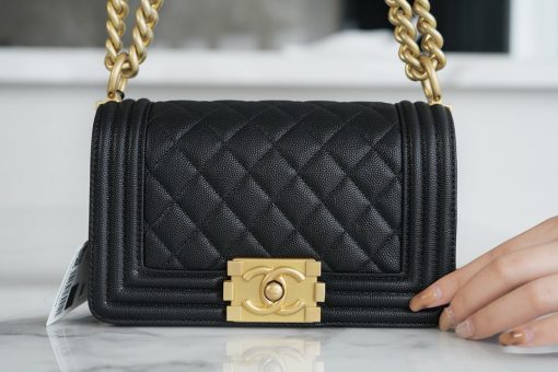 Túi Xách Chanel Boy size 20 cm da caviar Màu Đen Khóa Vàng 05