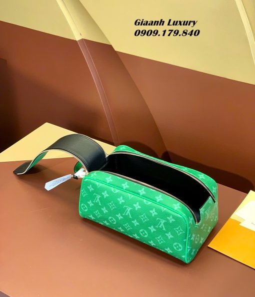 Túi LV Locker Dopp Kit Màu Xanh Lá Hàng Hiệu 04