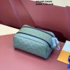 Túi LV Locker Dopp Kit Hàng Hiệu Vip Màu Rêu 02