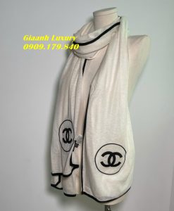 Khăn Chanel Vải Nhung Thêu hai mặt Like Auth Màu Trắng viền đen 04